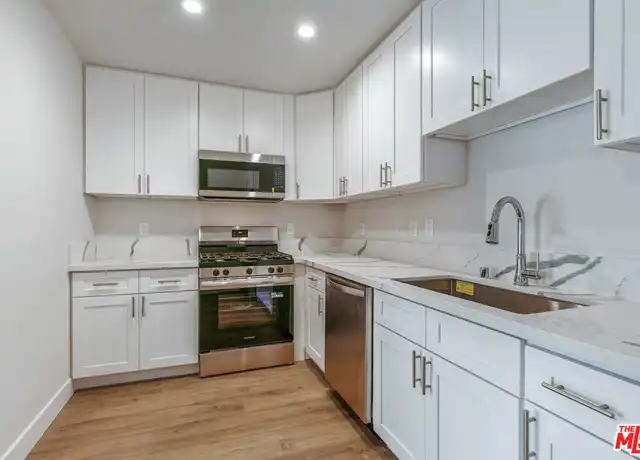 Property at 2232 W 24th St Unit 209, Los Angeles, CA, 90018, 3 beds, 2 baths, [object Object]