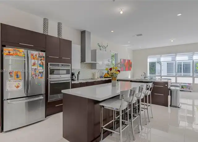 Property at 6671 NW 105th Pl, Doral, FL, 33178, 4 beds, 3.5 baths, [object Object]