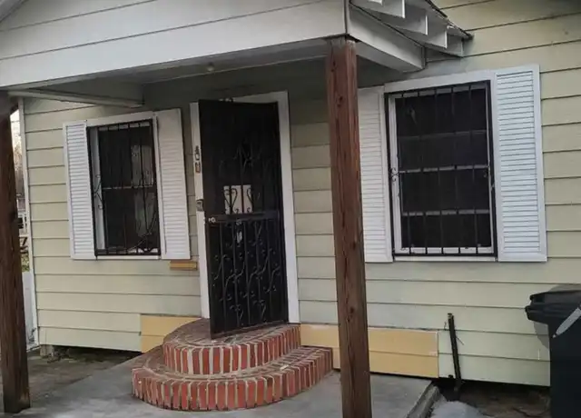 Property at 542 E Buchanan St, Baton Rouge, LA, 70802, 2 beds, 1 bath, [object Object]