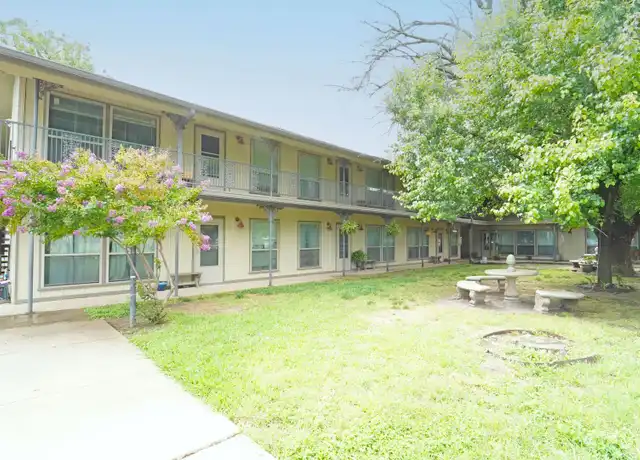Property at 202 E Oak St Unit 10, Weatherford, TX, 76086, 2 beds, 1 bath, [object Object]