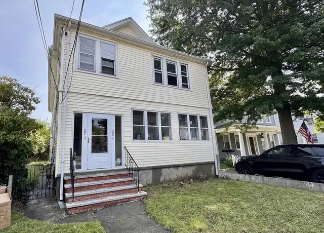 Property at 253 E Squantum St Unit 253, Quincy, MA, 02171, 4 beds, 1 bath, [object Object]
