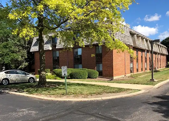 Property at 1350 Fleetwood Dr Unit 102, Elgin, IL, 60123, 2 beds, 1 bath, [object Object]