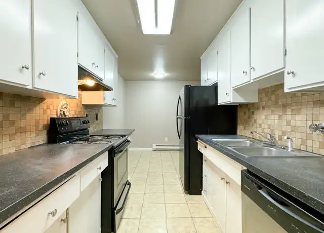 Property at 22521 30th Ave S Unit 6, Des Moines, WA, 98198, 3 beds, 1 bath, [object Object]