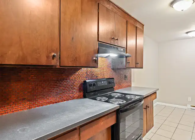 Property at 22521 30th Ave S Unit 6, Des Moines, WA, 98198, 3 beds, 1 bath, [object Object]