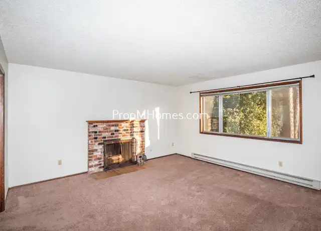 Property at 3753 SE Salmon St Unit 1, Portland, OR, 97214, 1 bed, 1 bath, [object Object]