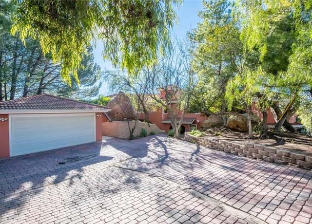 Photo of 135 Loma Metisse Rd, Malibu, CA 90265