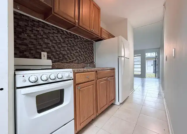 Property at 809 2nd St Unit 3, West Palm Beach, FL, 33401, 2 beds, 1 bath, [object Object]