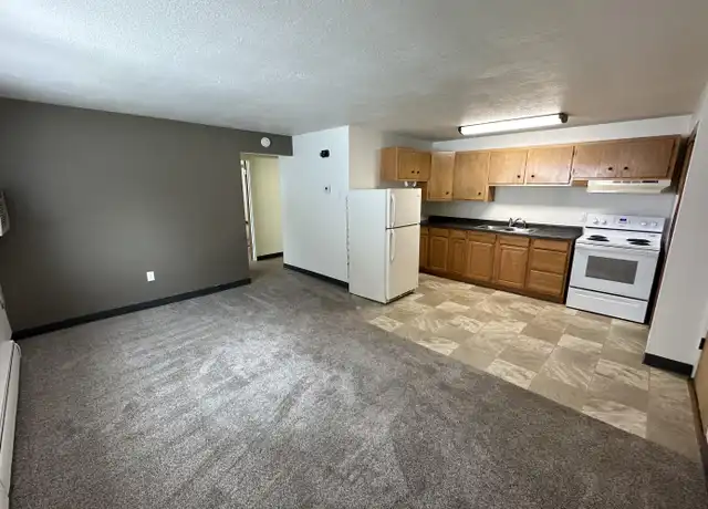 Property at 2120 3rd Ave SE Unit 10, Aberdeen, SD, 57401, 2 beds, 1 bath, [object Object]