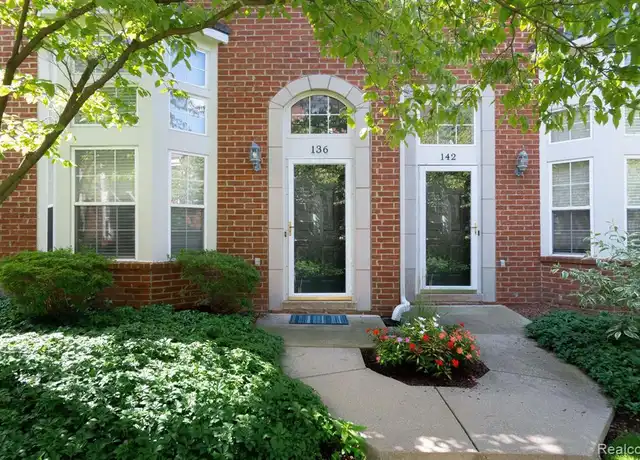 Property at 136 S Georgetown Sq, Royal Oak, MI, 48067, 2 beds, 2.5 baths, [object Object]