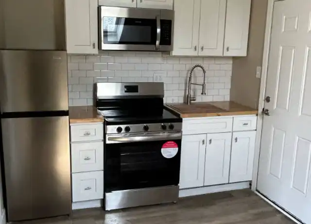 Property at 233 W Madison St Unit 9, Rochester, PA, 15074, 1 bed, 1 bath, [object Object]
