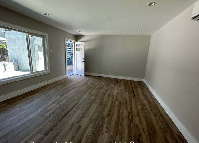 Photo of 7337 Woodley Ave, Van Nuys, CA 91406