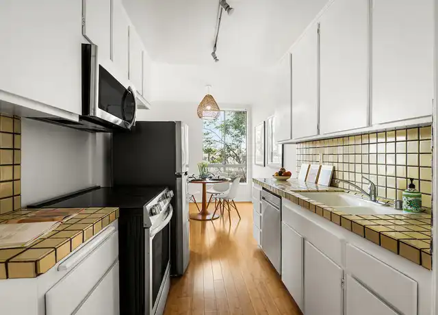 Property at 622 S Barrington Ave #204, Los Angeles, CA, 90049, 1 bed, 2 baths, [object Object]