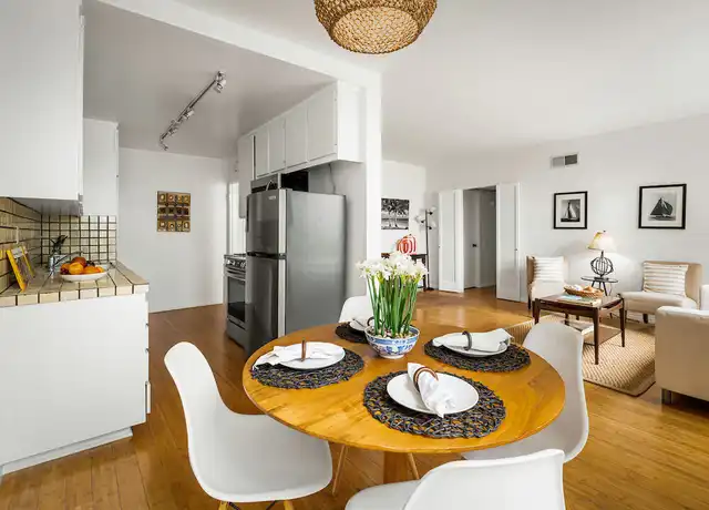 Property at 622 S Barrington Ave #204, Los Angeles, CA, 90049, 1 bed, 2 baths, [object Object]
