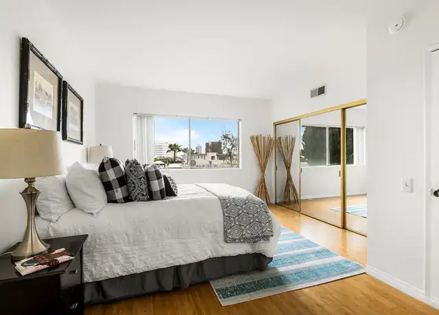 Property at 622 S Barrington Ave #204, Los Angeles, CA, 90049, 1 bed, 2 baths, [object Object]