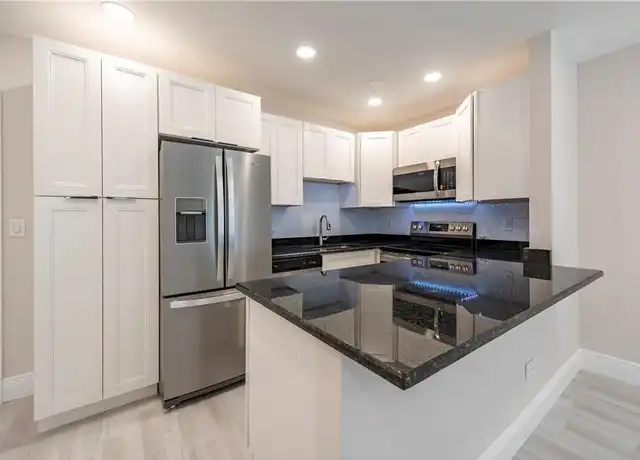 Property at 628 NE 8th Ave Unit 3, Fort Lauderdale, FL, 33304, 1 bed, 1 bath, [object Object]