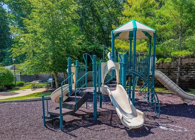 Photo of 4 Riverhurst Rd, Billerica, MA 01821