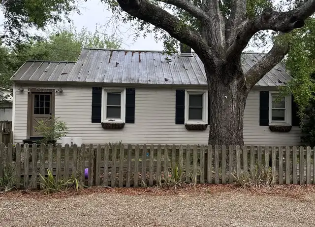 Property at 612 Adluh St, Mount Pleasant, SC, 29464, 4 beds, 2 baths, [object Object]