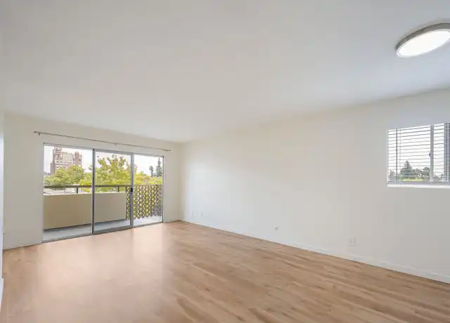 Property at 465 Lee St Unit 302, Oakland, CA, 94610, 1 bed, 1 bath, [object Object]