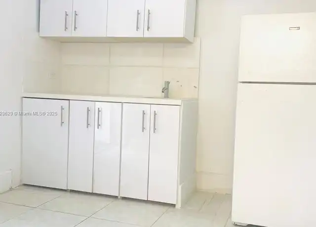Property at 613 Sharar Ave Unit 2B, Opa-locka, FL, 33054, 1 bed, 1 bath, [object Object]