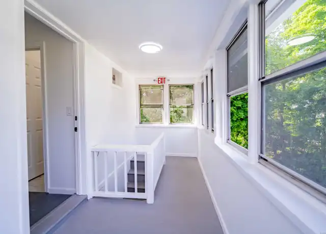 Property at 187 Hillside Ave Unit 2nd floor, Shelton, CT, 06484, 3 beds, 1 bath, [object Object]