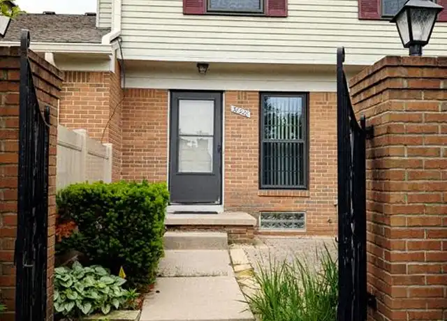 Property at 38928 Country Cir, Farmington Hills, MI, 48331, 2 beds, 1.5 baths, [object Object]