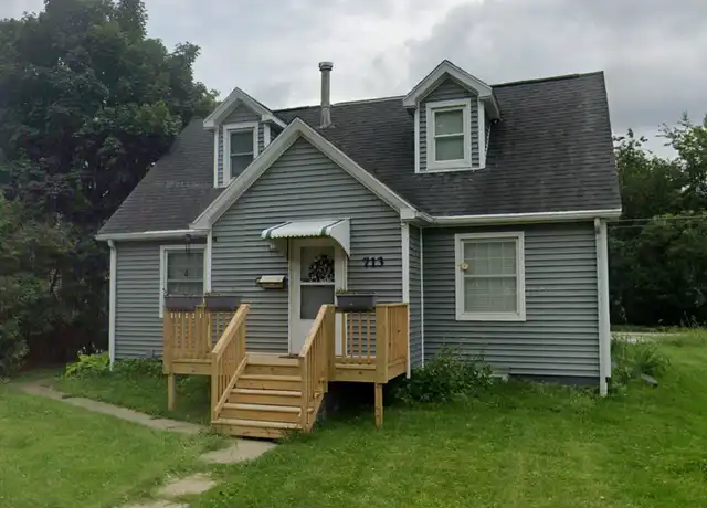 Property at 713 Page St, Iowa City, IA, 52240, 6 beds, 2 baths, [object Object]