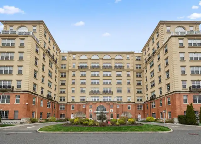 Property at 10 Byron Pl #608, Larchmont, NY, 10538, 2 beds, 2 baths, [object Object]