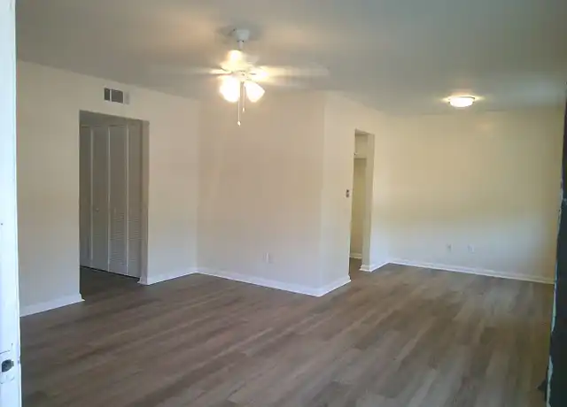 Property at 6725 SW 4th Pl, Gainesville, FL, 32607, 2 beds, 2 baths, [object Object]