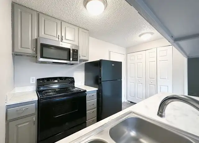 Property at Serrano Apartments - 121 E Wedgewood Ave, Spokane, WA, 99208, 1-2 bed, 1 bath, [object Object]