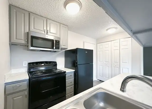 Property at Serrano Apartments - 121 E Wedgewood Ave, Spokane, WA, 99208, 2 beds, 1 bath, [object Object]