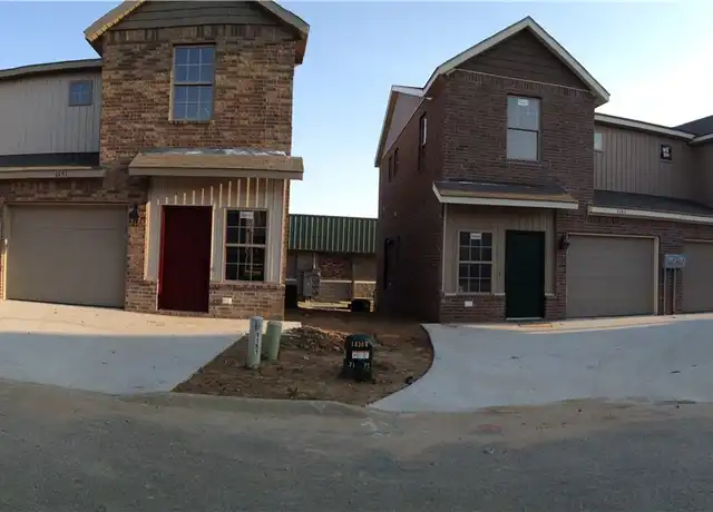 Property at 1139 S Tottenham Ct, Fayetteville, AR, 72704, 2 beds, 2.5 baths, [object Object]