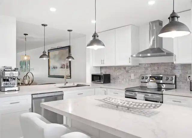 Property at 555 Banyan Tree Ln #206, Delray Beach, FL, 33483, 2 beds, 2 baths, [object Object]