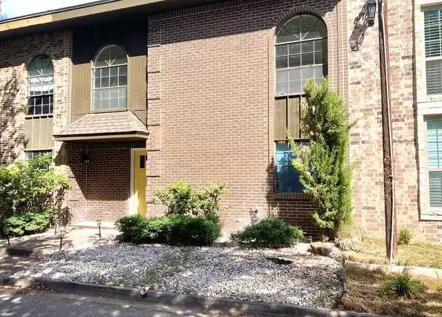 Property at 2117 S 6th St, McAllen, TX, 78503, 3 beds, 2.5 baths, [object Object]