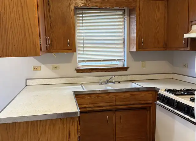 Property at 1823 S Harlem Ave Unit 1R, Berwyn, IL, 60402, 2 beds, 1 bath, [object Object]