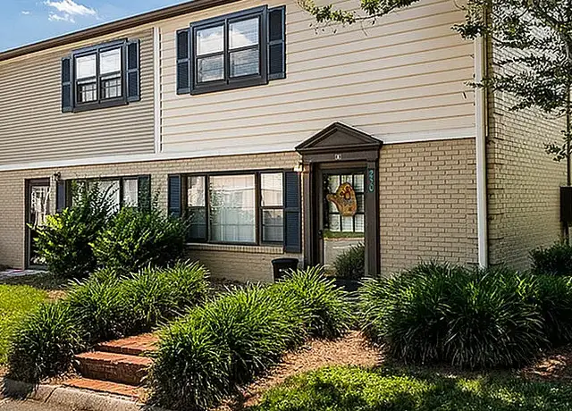 Photo of 240 Village Crossing Ln, Winston-Salem, NC 27104