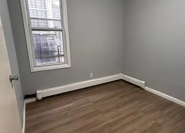 Property at 32 Van Cortlandt Park Ave Unit 1, Yonkers, NY, 10701, 4 beds, 1 bath, [object Object]