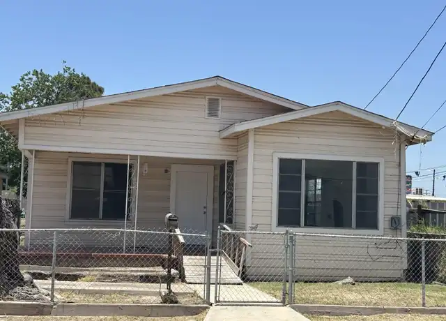 Property at 1916 San Enrique Ave, Laredo, TX, 78040, 3 beds, 1 bath, [object Object]