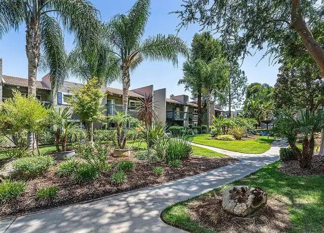 Photo of 1577 E Bulldog Ln, Fresno, CA 93710