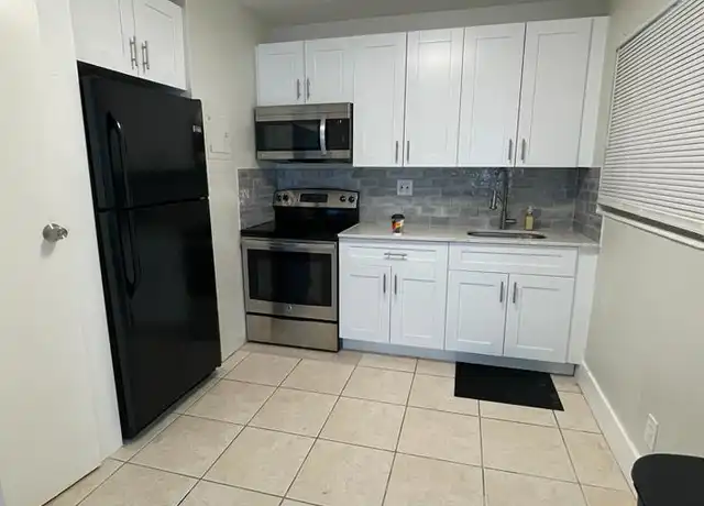 Property at 909 NW 30th Ct Unit 3, Wilton Manors, FL, 33311, 1 bed, 1 bath, [object Object]