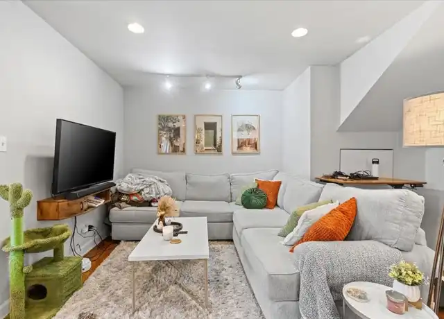 Property at 1431 W Cortez St, Chicago, IL, 60642, 2 beds, 1 bath, [object Object]