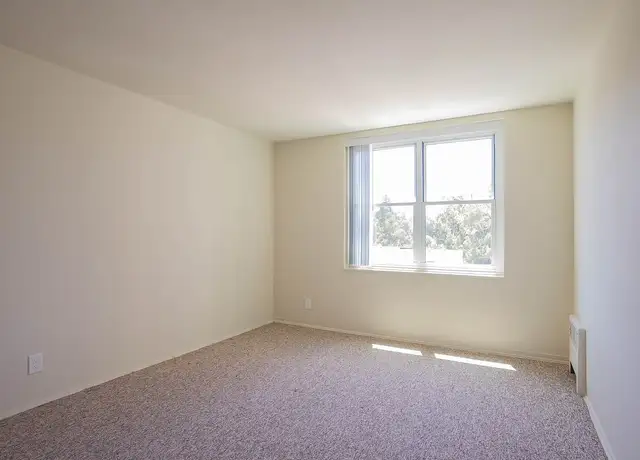 Photo of 10 De Sabla Rd, San Mateo, CA 94402