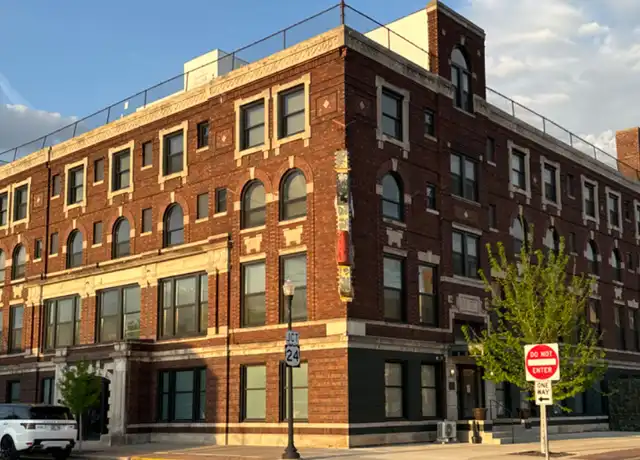 Property at 133 S 4th St Apt 506 Studio Rooftop Galley Kitchen, Quincy, IL, 62301, 1 bed, 1 bath, [object Object]