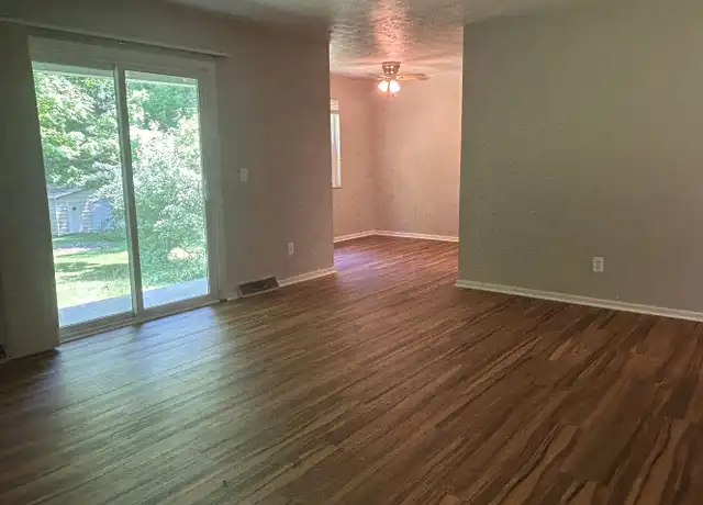 Property at 824 Oak St Apt 2, Connersville, IN, 47331, 2 beds, 1 bath, [object Object]
