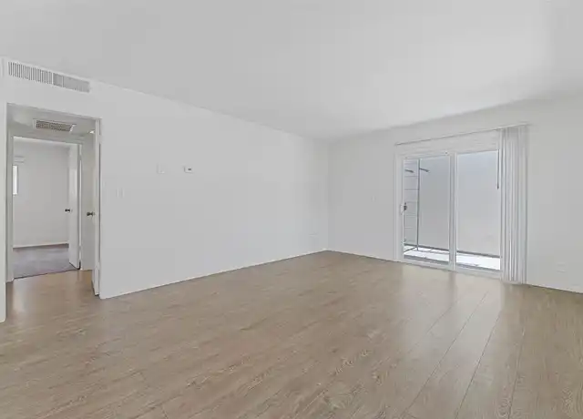 Property at 5709 Hazeltine Ave Unit 03, Sherman Oaks, CA, 91401, 2 beds, 1 bath, [object Object]