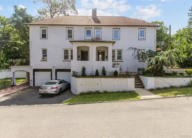 Property at 11 Floyd Pl Unit A, Great Neck, NY, 11024, 3 beds, 1.5 baths, [object Object]