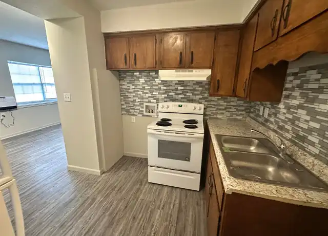 Property at 100 Brookside Dr Apt 3B, Clarksville, TN, 37042, 1 bed, 1 bath, [object Object]