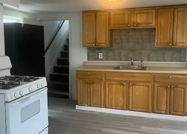 Property at 35 Ash St Unit A, Nashua, NH, 03060, 3 beds, 1 bath, [object Object]