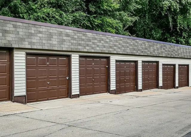 Photo of 10025 South Plz, Omaha, NE 68127