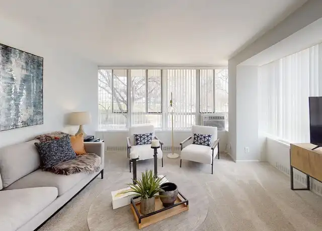 Property at Lake Meadows Apartments - 400 E 33rd St, Chicago, IL, 60616, 0 beds, 1 bath, [object Object]