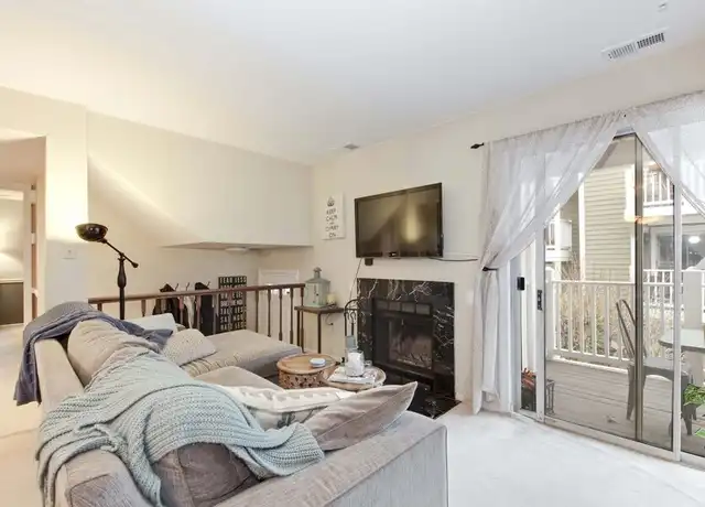 Property at 2813 S Woodrow St Unit E, Arlington, VA, 22206, 1 bed, 1 bath, [object Object]